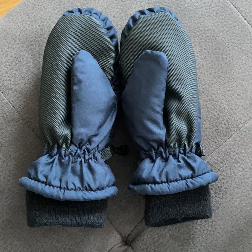 Mittens.size 2-4 - Picture 2 of 2